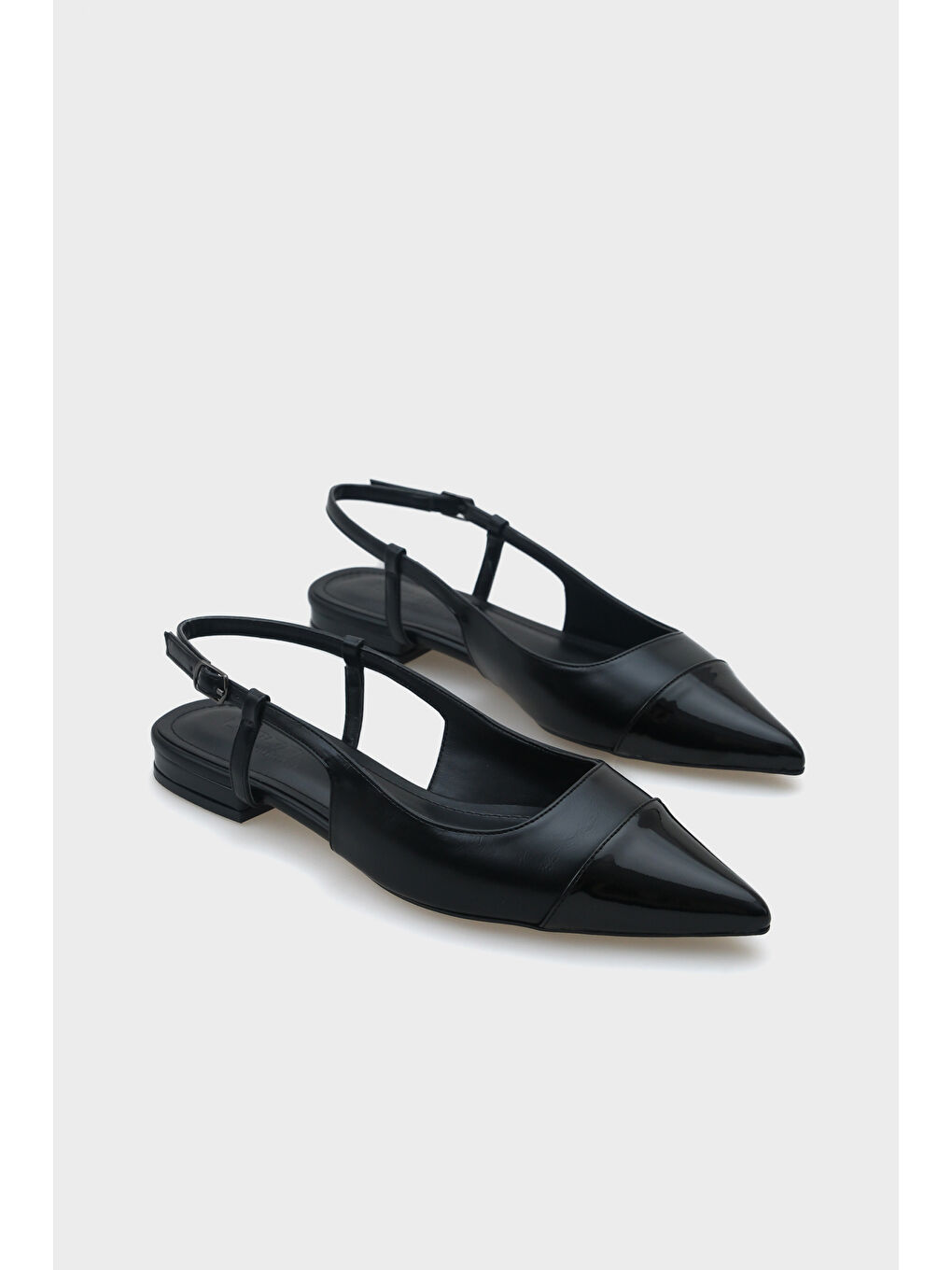 Siyah Anita Sivri Burunlu Arkası Açık Kadın Babet-1