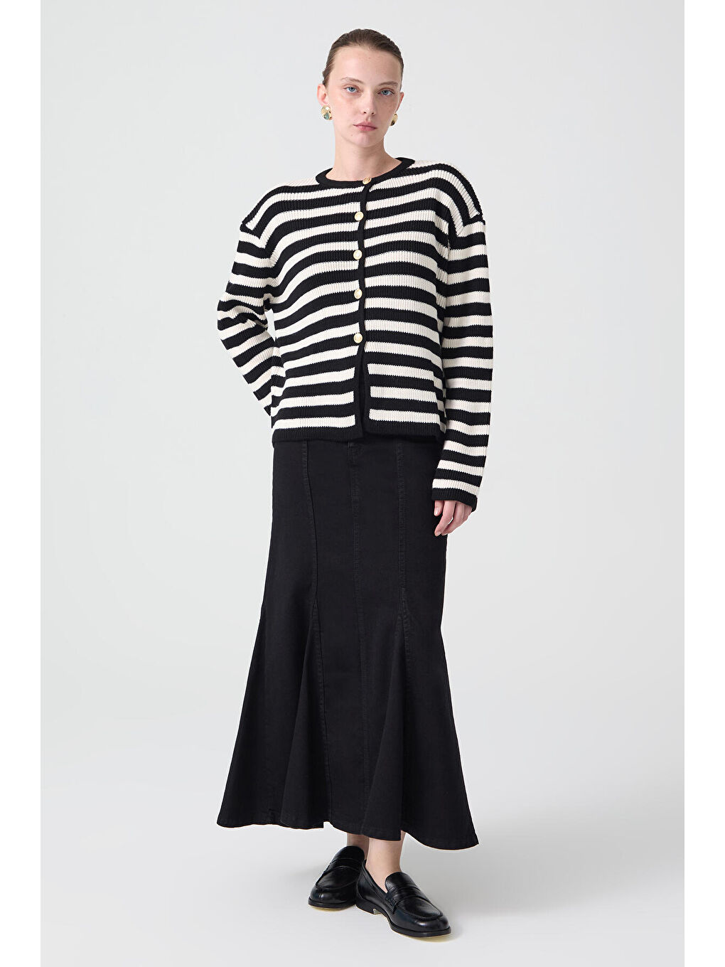 Siyah Gold Düğmeli Çizgili Kısa Hırka