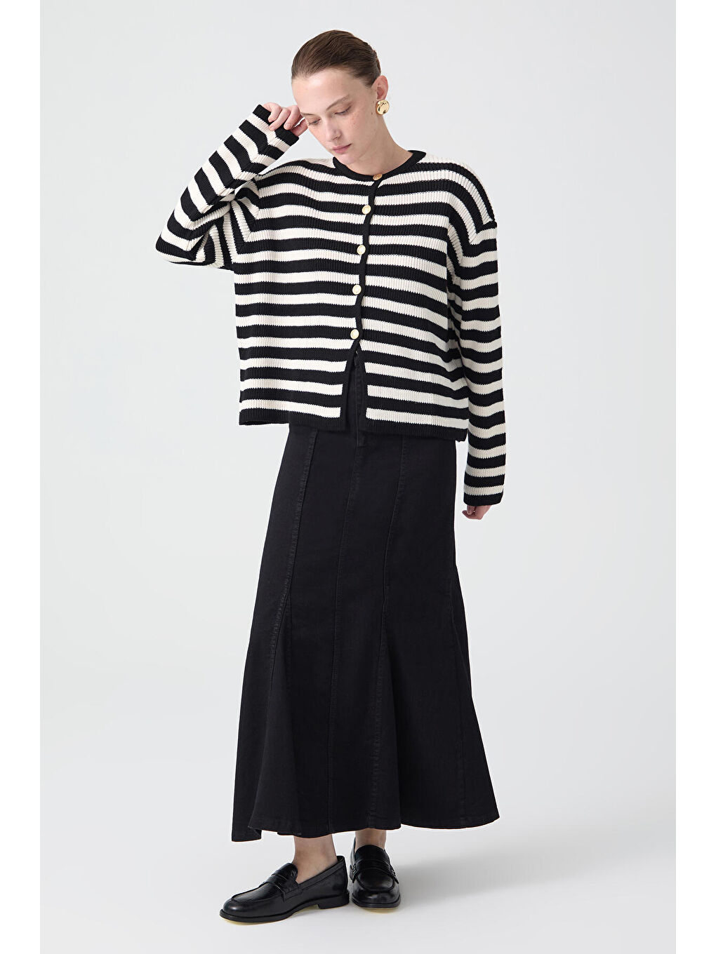 Siyah Gold Düğmeli Çizgili Kısa Hırka-1