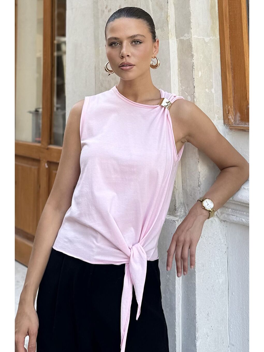 Pembe Ön Bağlamalı Omuz Tokalı Kadın Bluz