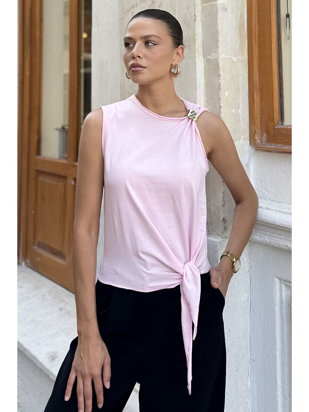 Pembe Ön Bağlamalı Omuz Tokalı Kadın Bluz-1