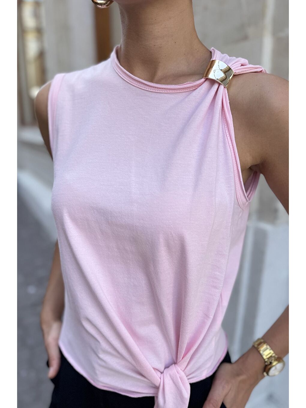 Pembe Ön Bağlamalı Omuz Tokalı Kadın Bluz-3