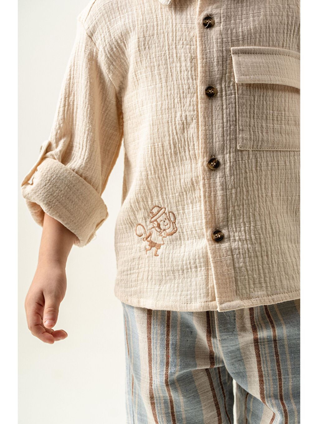 Bej Erkek Çocuk 2'Li Takım – Gömlek Ve Çizgili Keten Pantolon-4