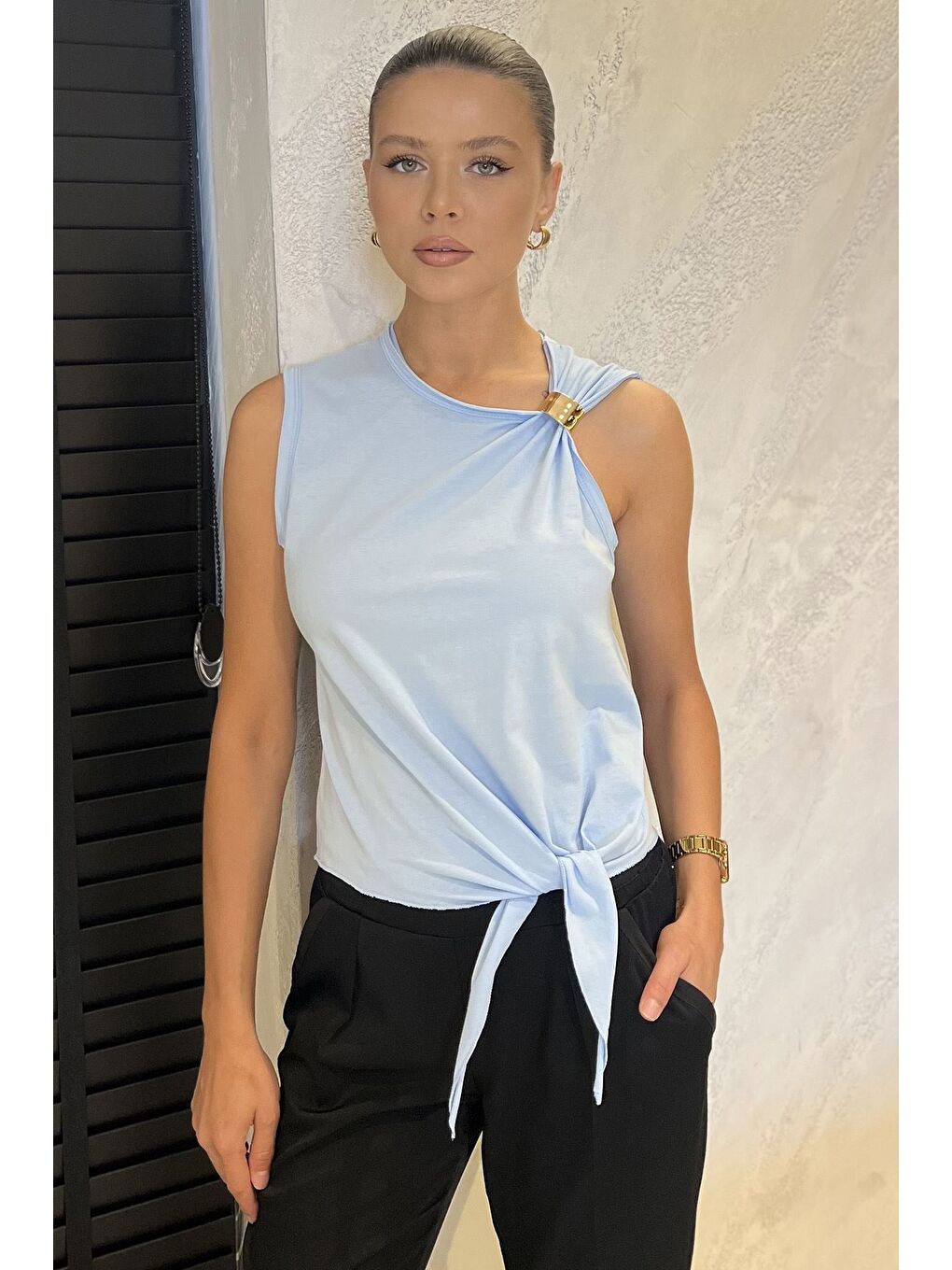 Mavi Ön Bağlamalı Omuz Tokalı Kadın Bluz-1