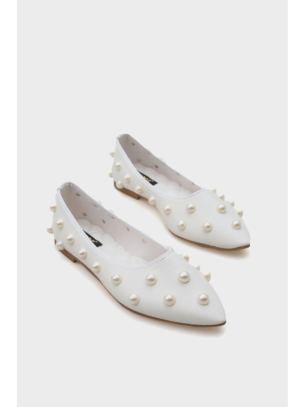 Beyaz Alice İnci Aksesuarlı Sivri Burunlu Babet-1