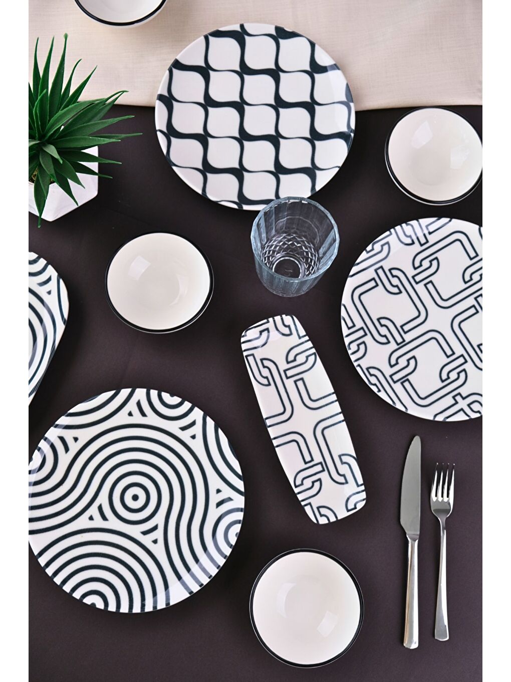 Siyah Porselen Black Kahvaltı ve İkram Takımı 6 Kişilik 14 Parça TVL14KAHPRS1152-5