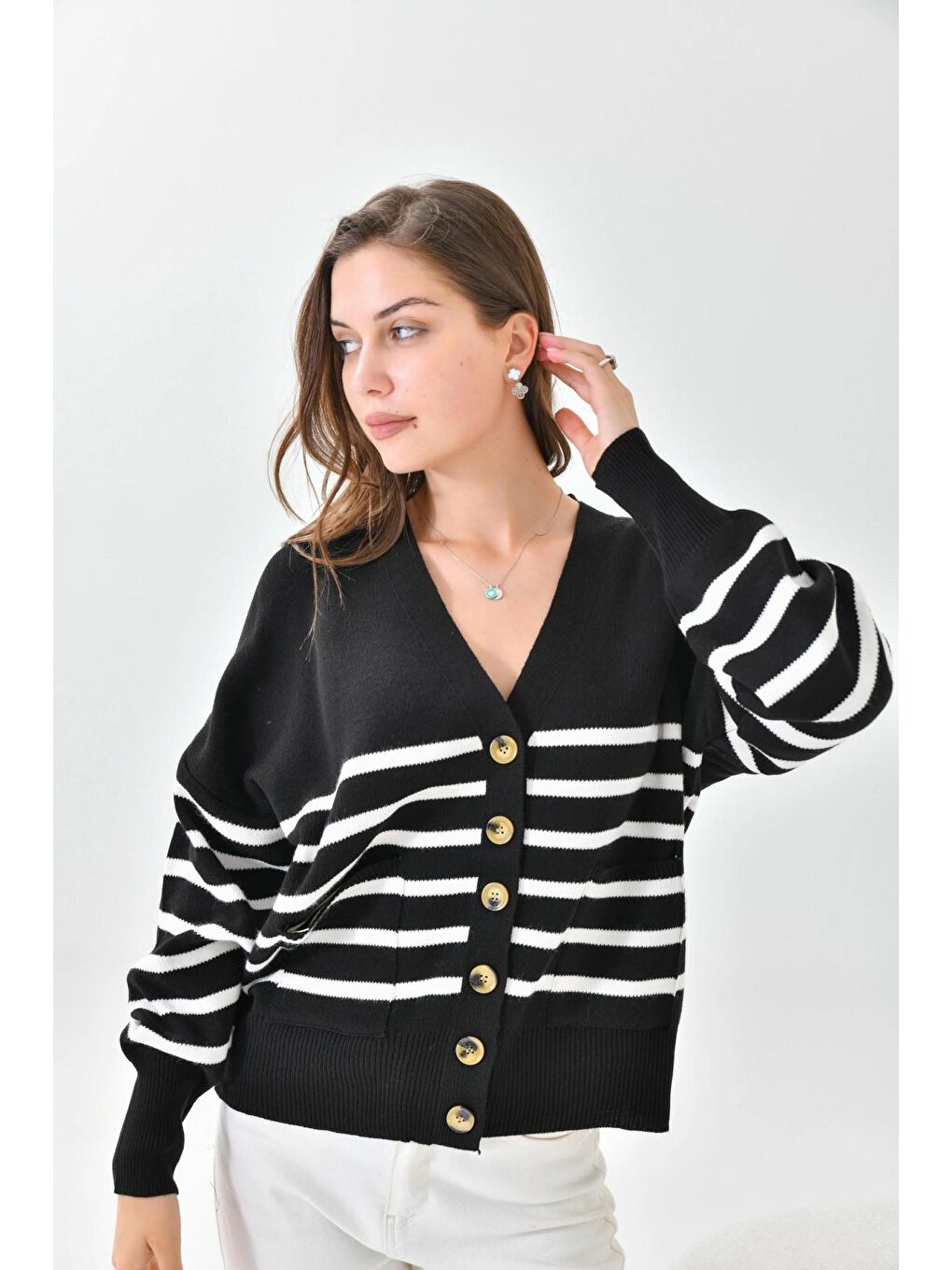 Siyah Çizgili Düğme Detaylı Oversize Triko Hırka-1