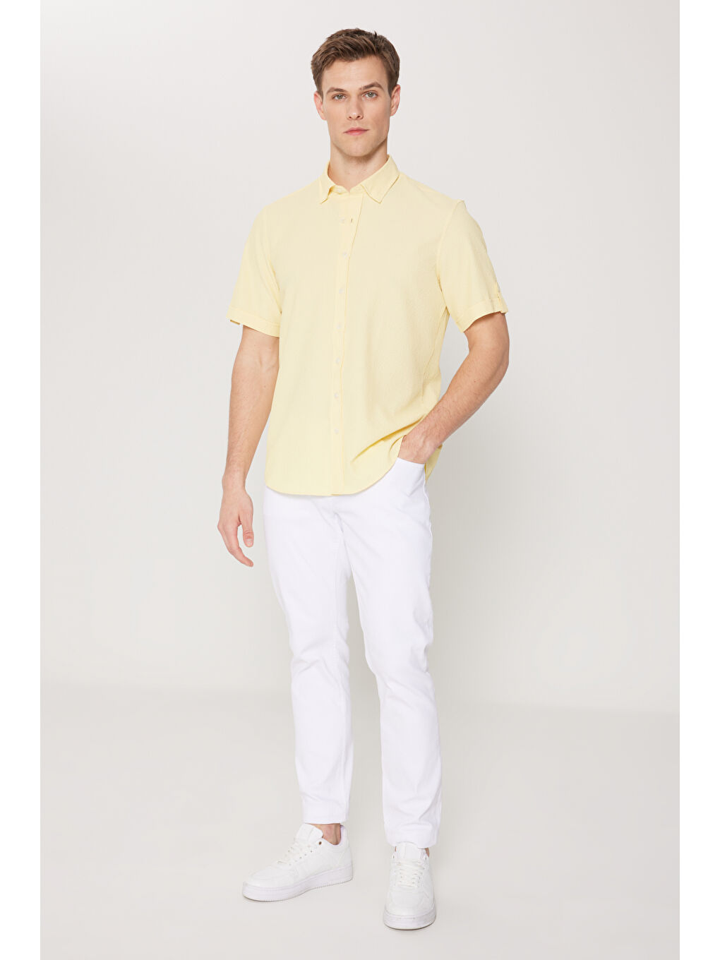 Erkek Sarı Slim Fit Dar Kesim Gizli Düğme Yaka Kısa Kollu Gömlek-1