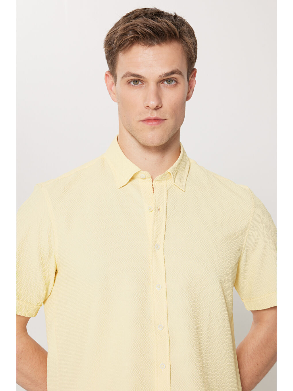 Erkek Sarı Slim Fit Dar Kesim Gizli Düğme Yaka Kısa Kollu Gömlek-4
