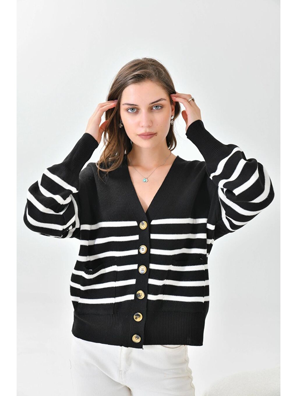 Siyah Çizgili Düğme Detaylı Oversize Triko Hırka-2