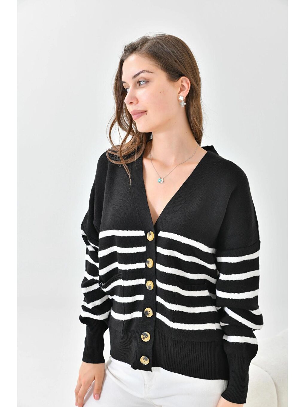 Siyah Çizgili Düğme Detaylı Oversize Triko Hırka-3