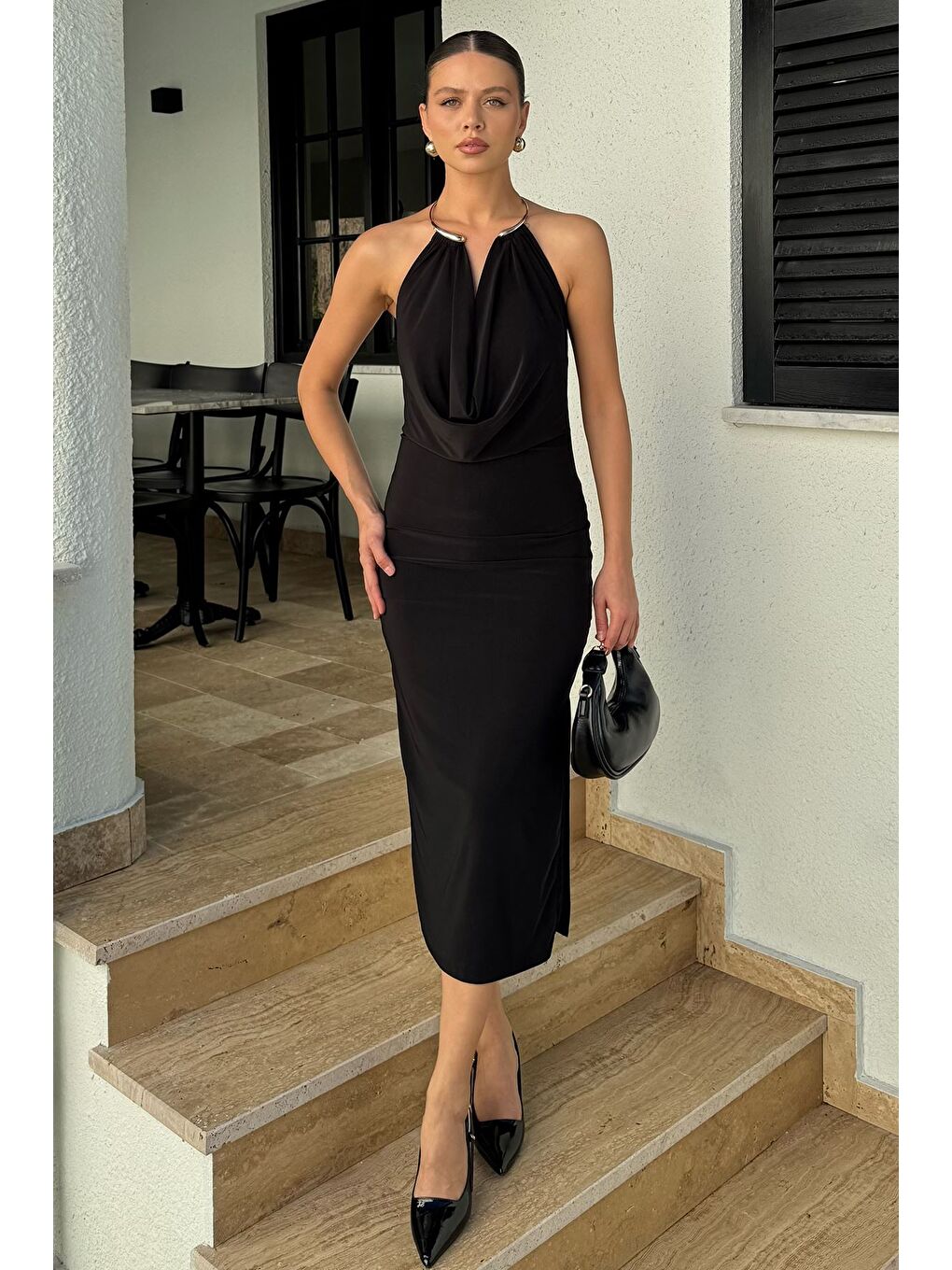 Siyah Derin Göğüs Dekolteli Degaje Elbise-1