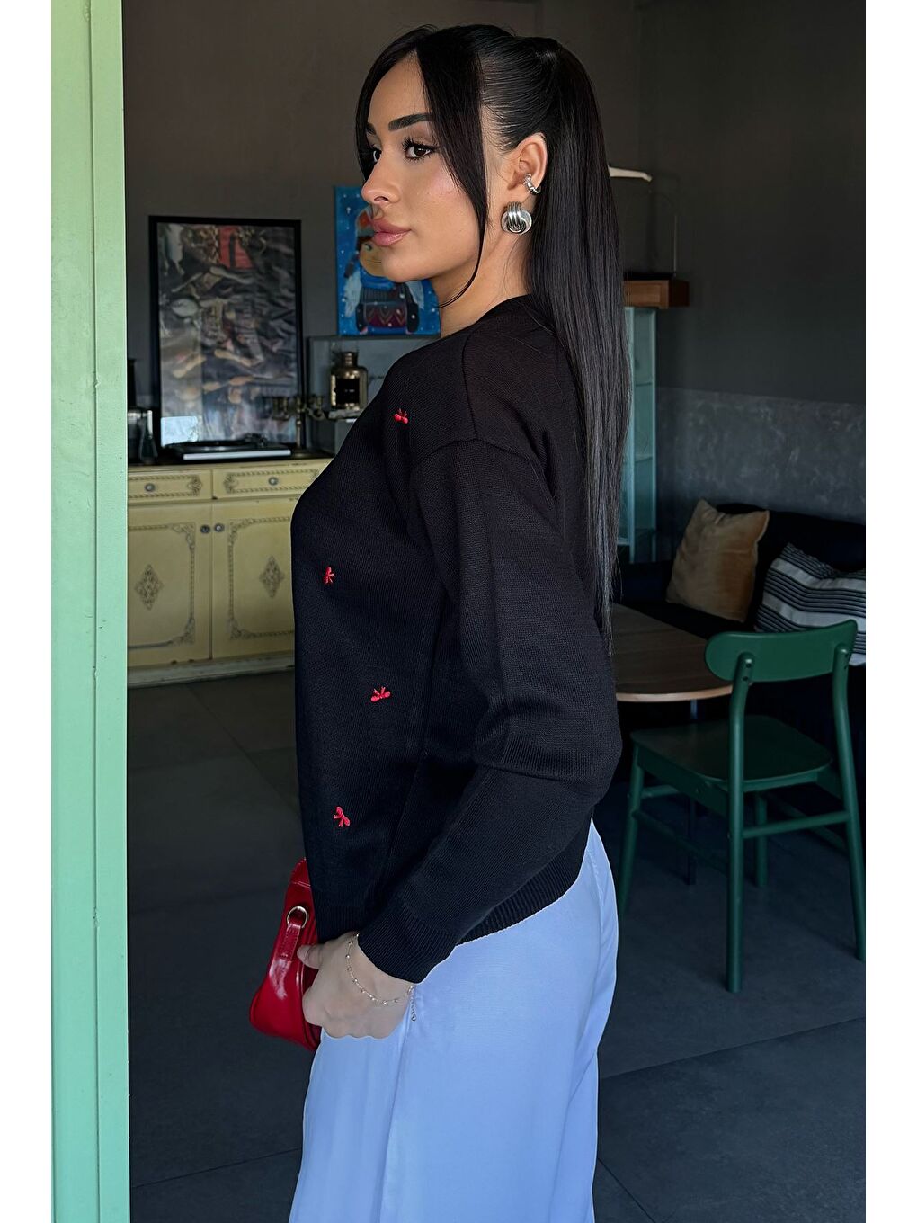 Siyah Kadın Fiyonk Nakışlı Triko Hırka-3