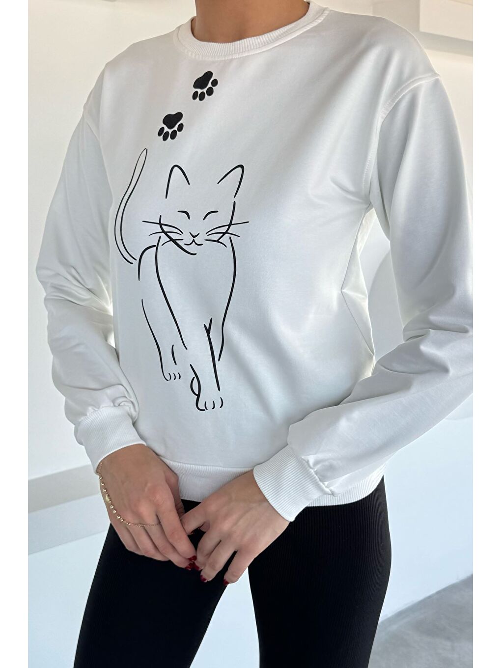 Ekru Kadın Bisiklet Yaka Ön Baskılı Sweatshirt