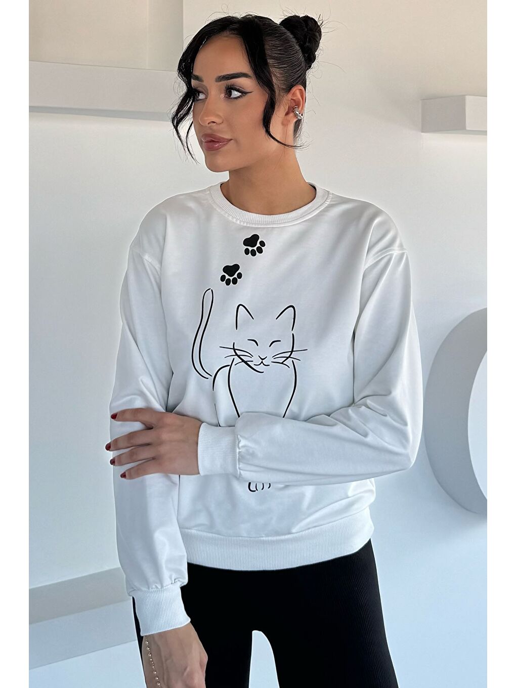 Ekru Kadın Bisiklet Yaka Ön Baskılı Sweatshirt-1