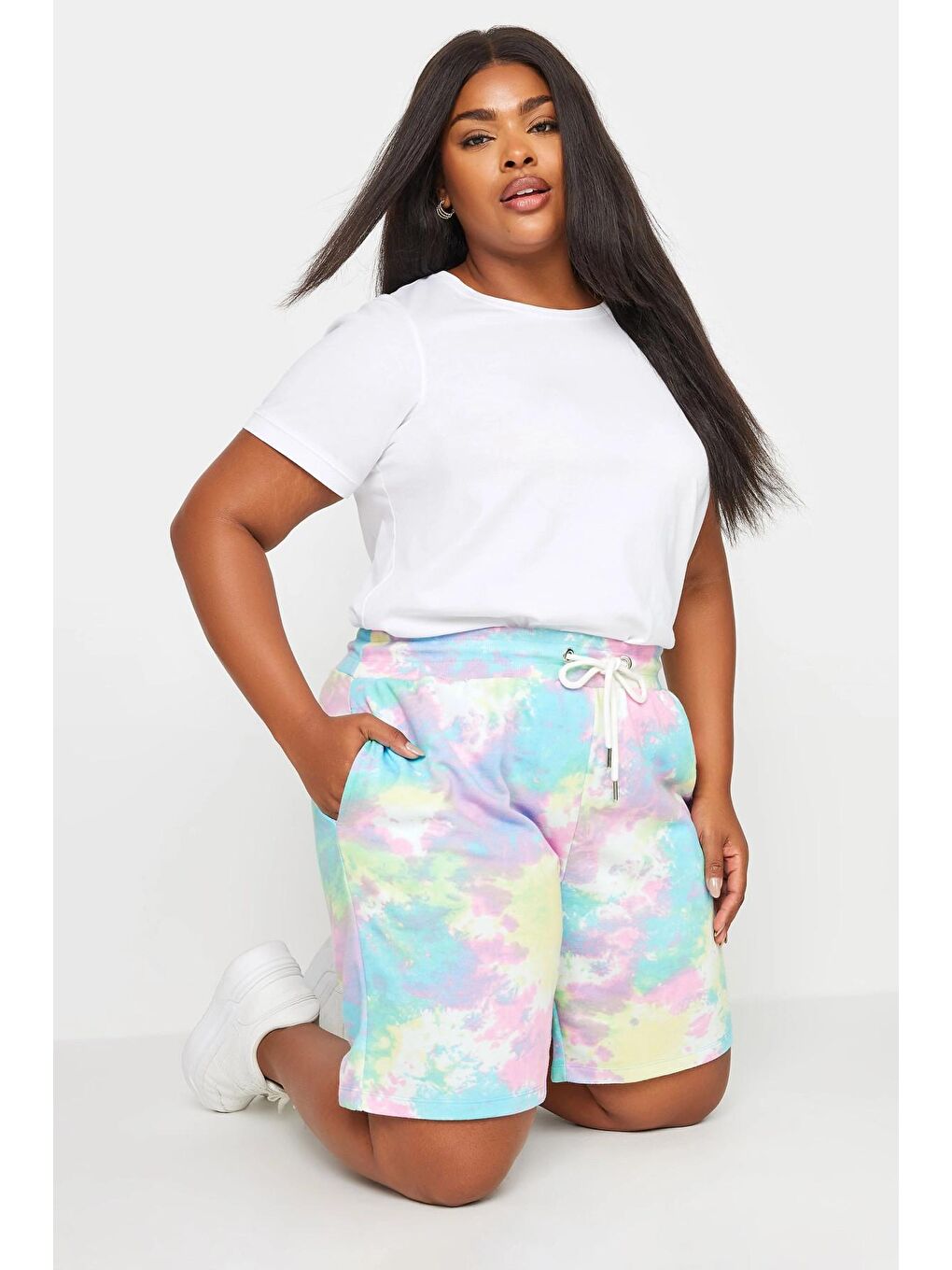 Mavi Büyük Beden Cepli Beli Büzgülü Bol Kesim Batik Desenli Şort 303208-3