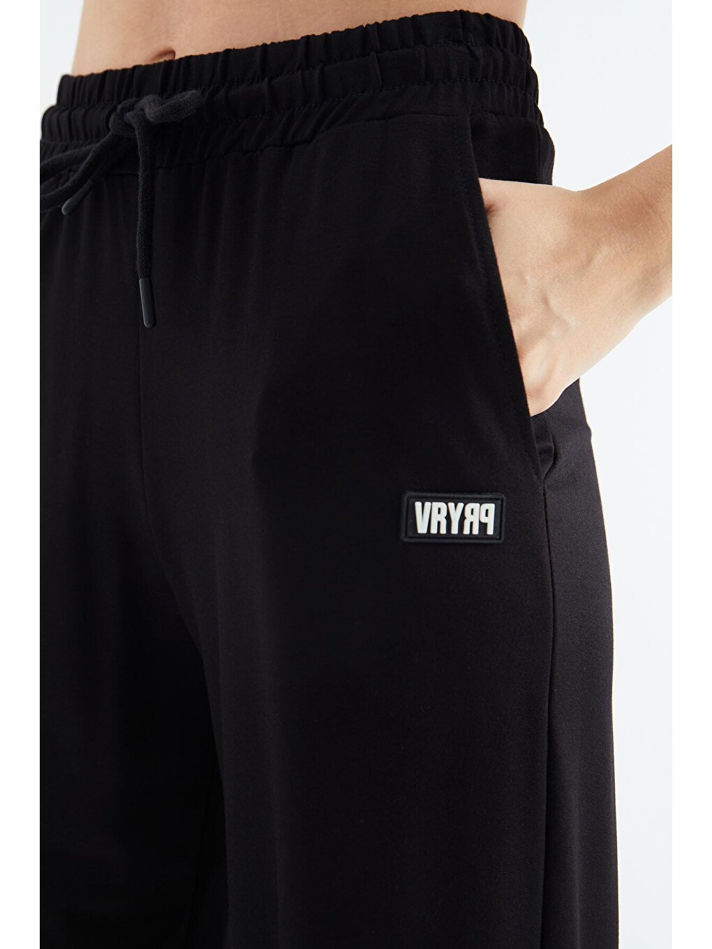 Siyah Kapüşonlu Cep Detaylı Geniş Paça Oversize Eşofman Takım - 02372-2