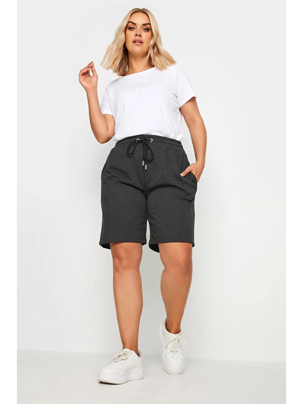 Antrasit Büyük Beden Cepli Beli Büzgülü Rahat Kesim Şort 303207-1
