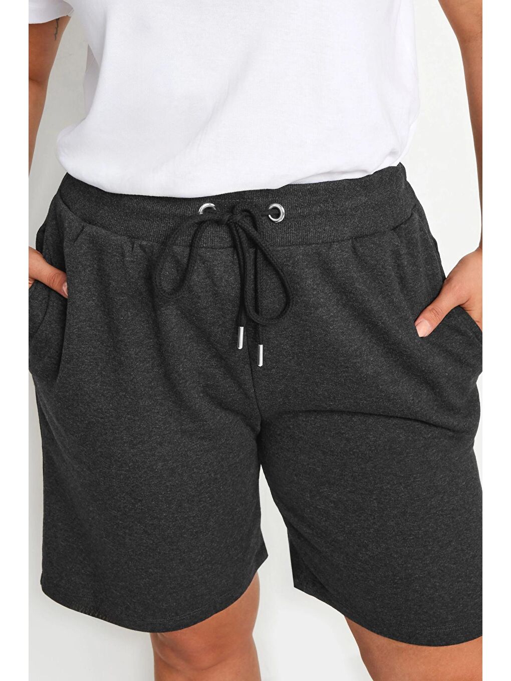 Antrasit Büyük Beden Cepli Beli Büzgülü Rahat Kesim Şort 303207-3