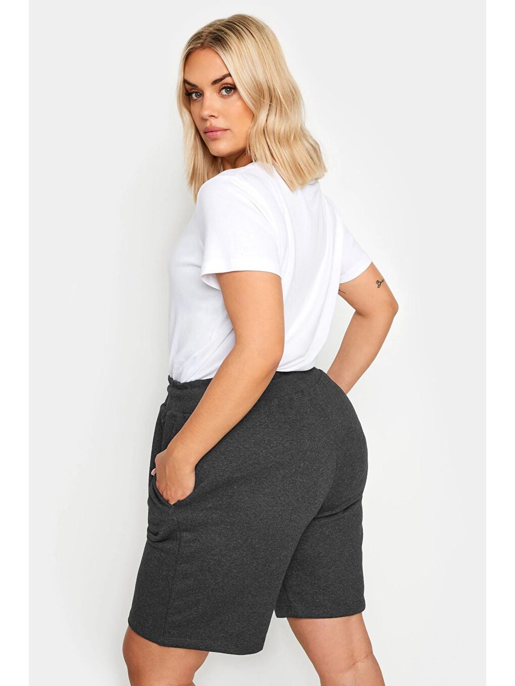 Antrasit Büyük Beden Cepli Beli Büzgülü Rahat Kesim Şort 303207-4