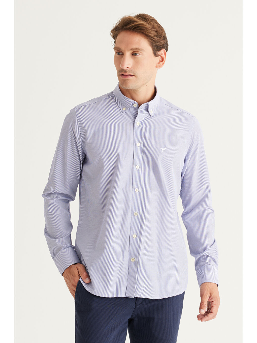 Erkek Mavi-Beyaz Slim Fit Dar Kesim Düğmeli Yaka Pamuklu Çizgili Gömlek-2