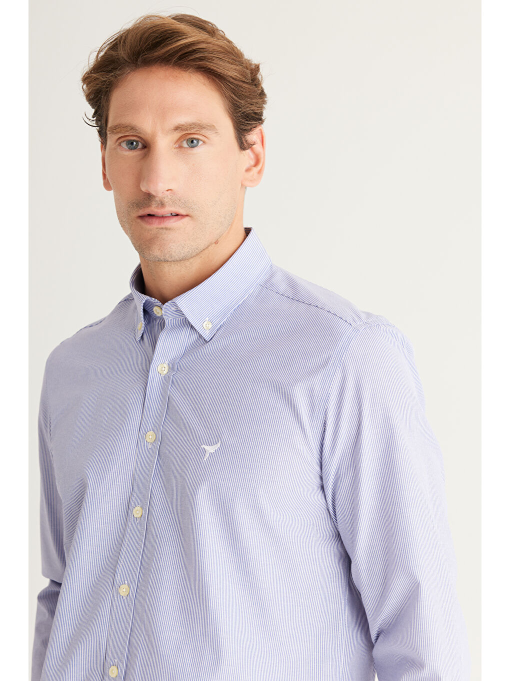 Erkek Mavi-Beyaz Slim Fit Dar Kesim Düğmeli Yaka Pamuklu Çizgili Gömlek-3