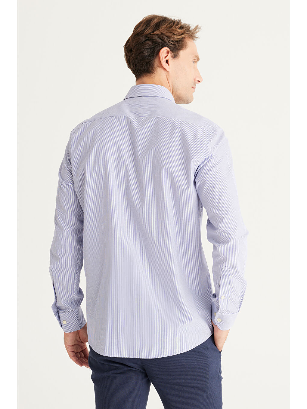 Erkek Mavi-Beyaz Slim Fit Dar Kesim Düğmeli Yaka Pamuklu Çizgili Gömlek-4