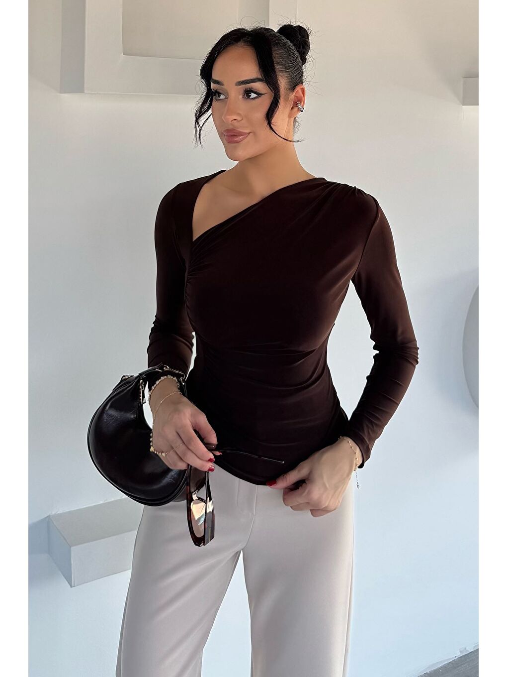 Kahverengi Kadın Drapeli V Yaka Bluz-1