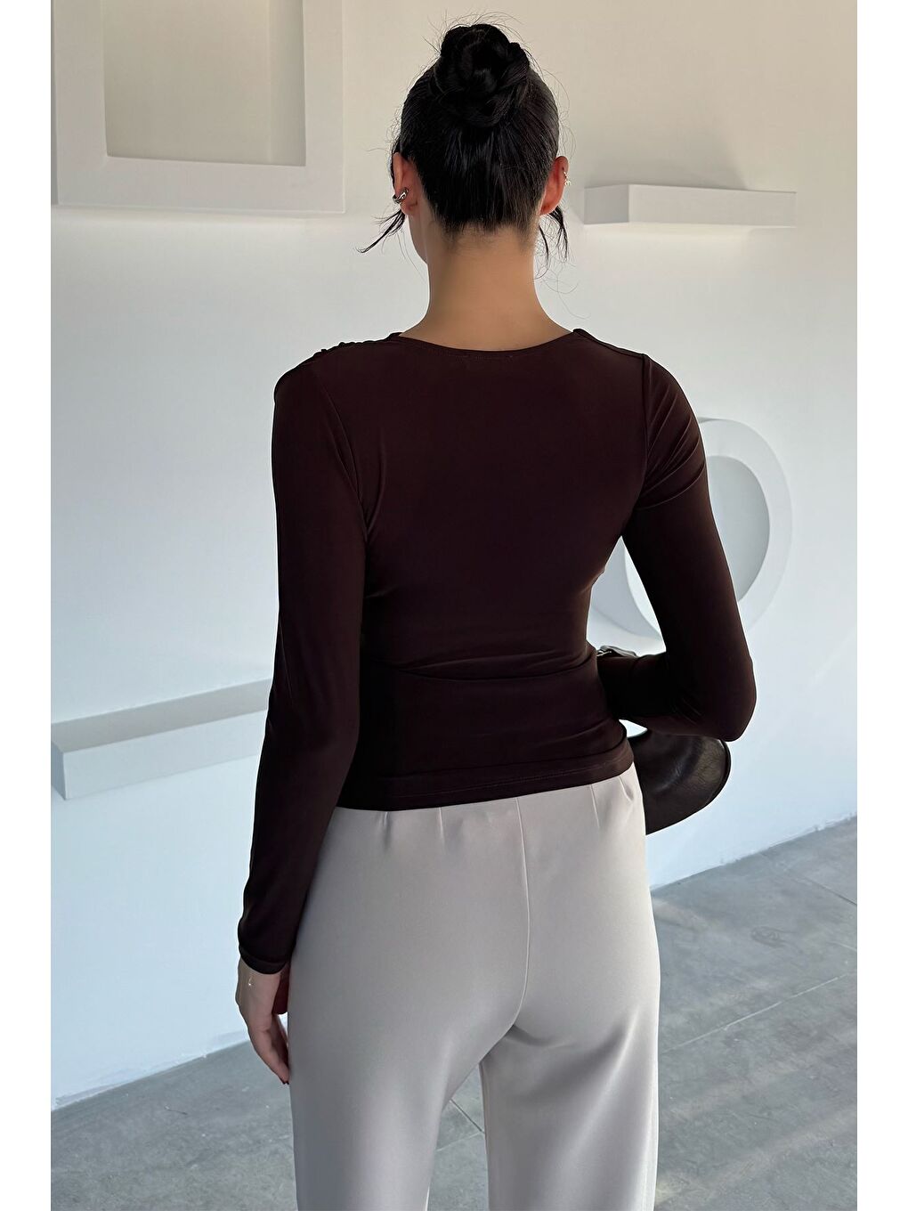 Kahverengi Kadın Drapeli V Yaka Bluz-3