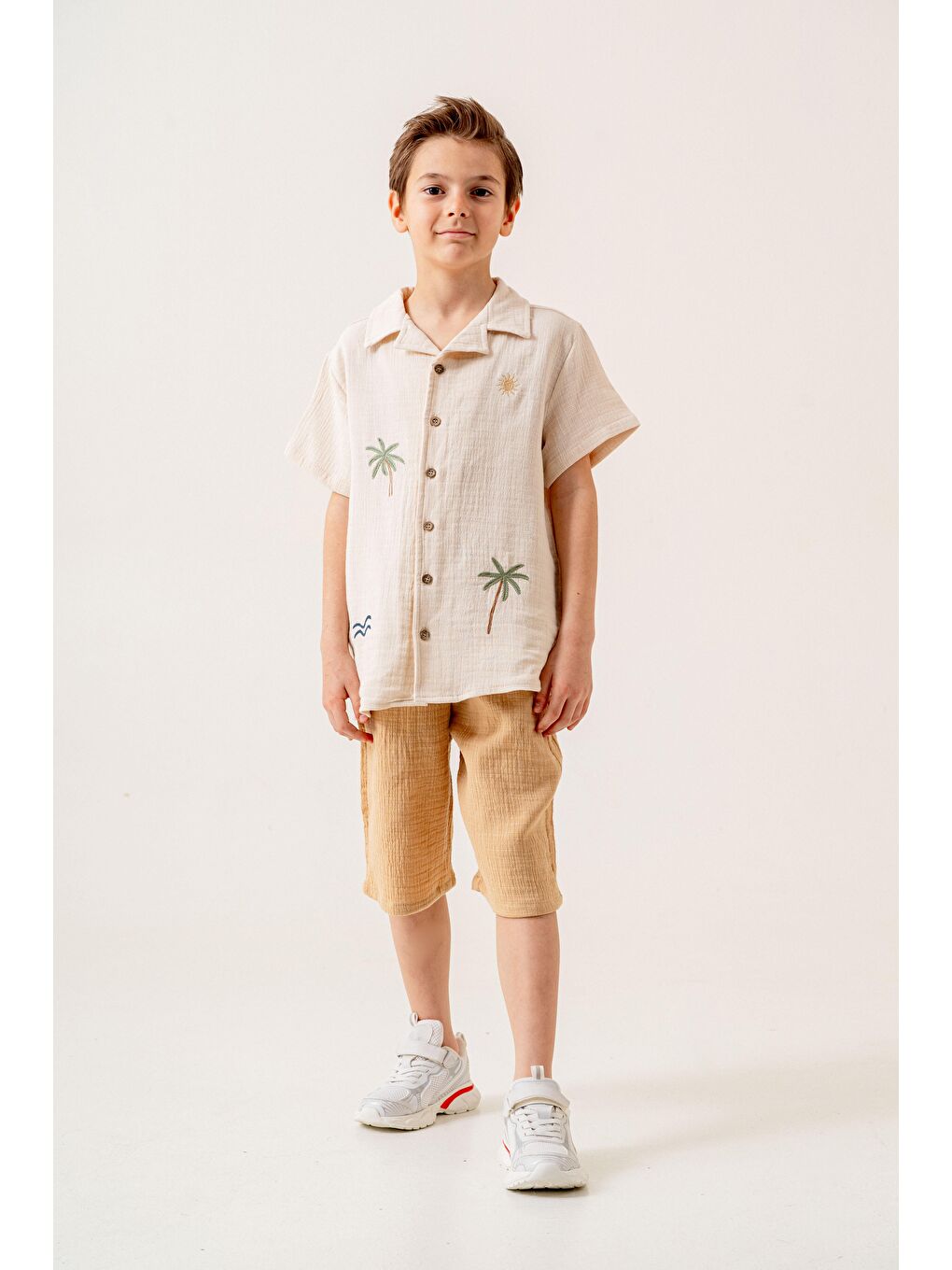 Karışık Erkek Çocuk Pamuklu Müslin Palmiye Nakışlı Gömlek Ve Karamel Şort İkili Takım