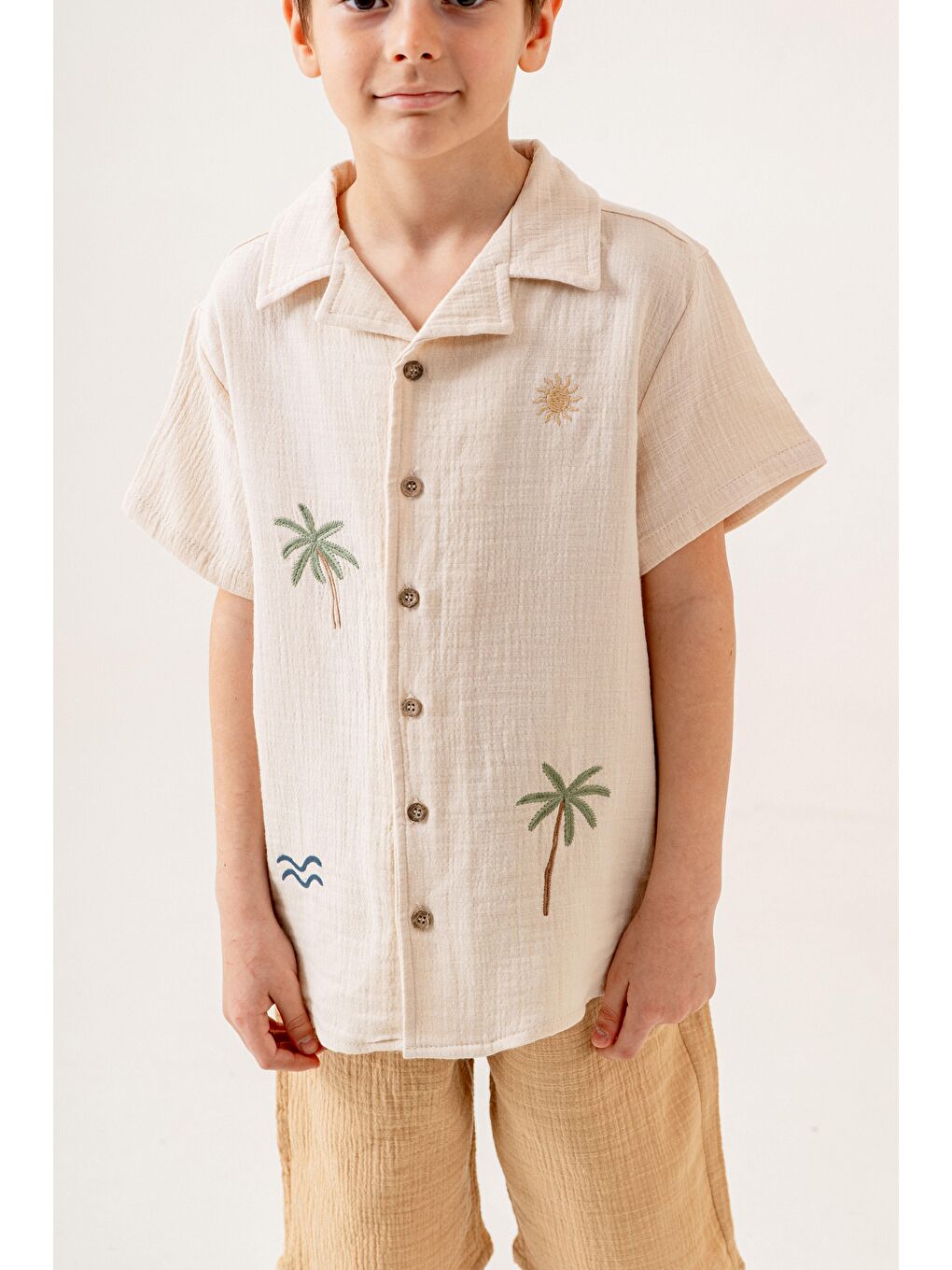 Karışık Erkek Çocuk Pamuklu Müslin Palmiye Nakışlı Gömlek Ve Karamel Şort İkili Takım-3
