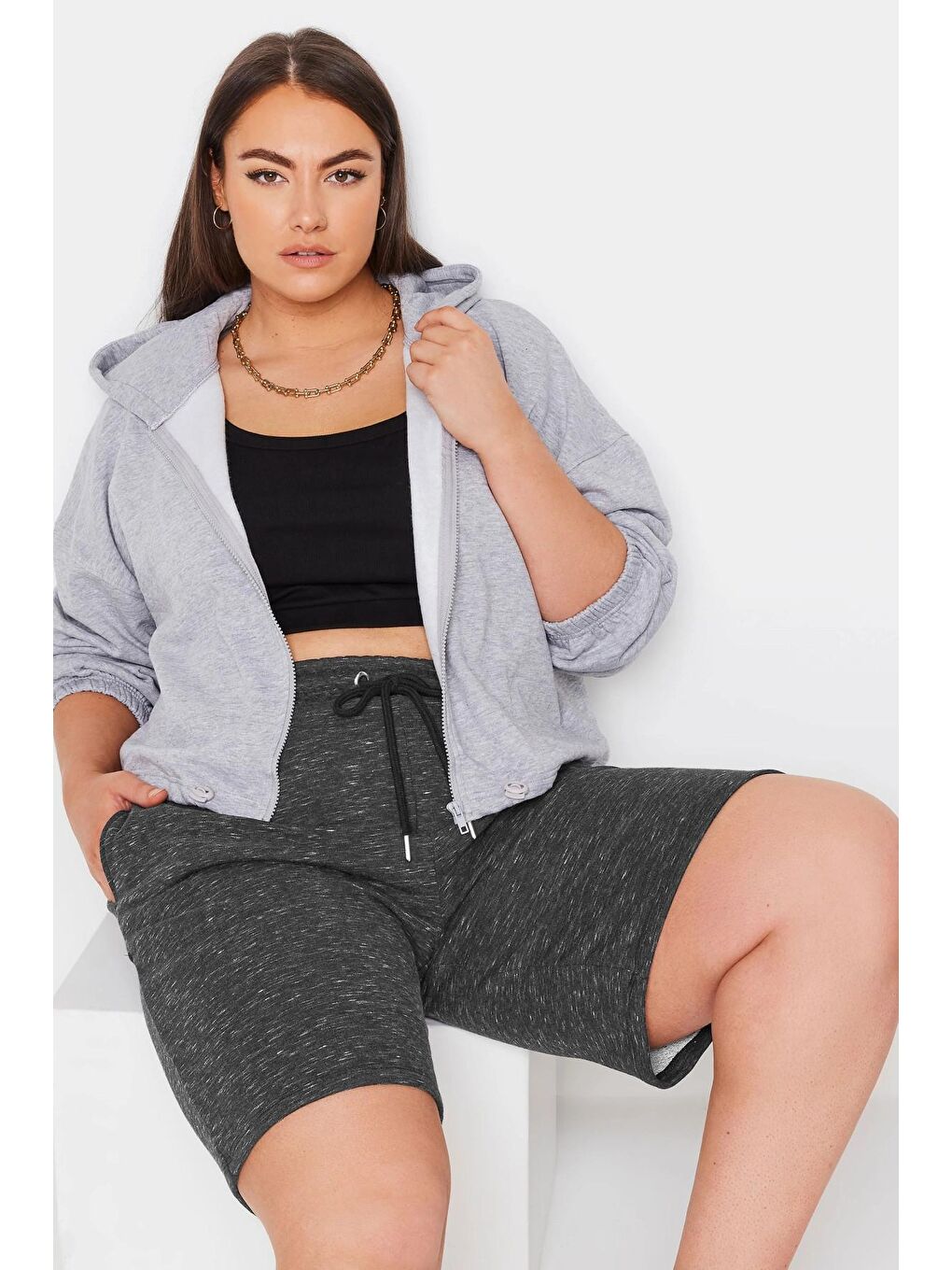 Gri Büyük Beden Cepli Beli Büzgülü Rahat Kesim Şort 303202-1