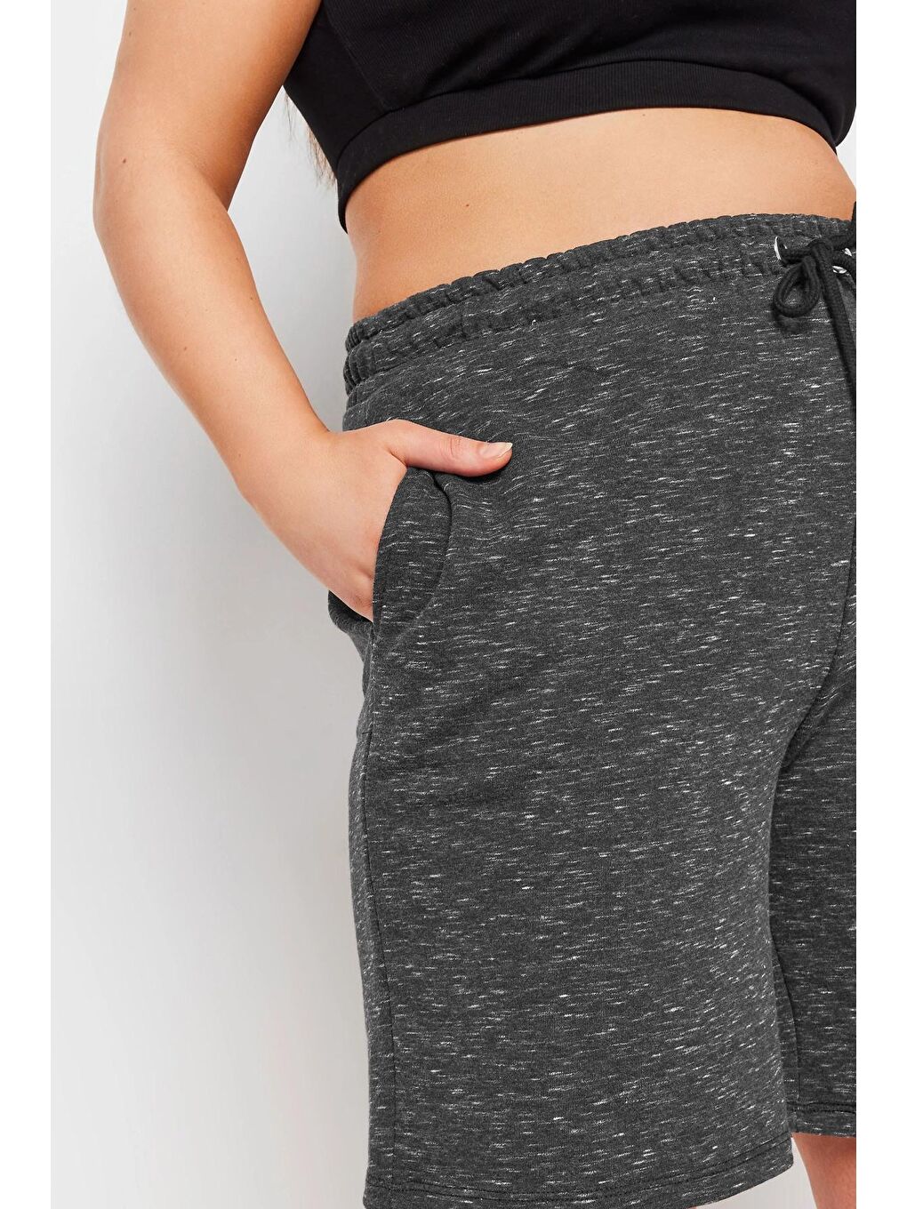 Gri Büyük Beden Cepli Beli Büzgülü Rahat Kesim Şort 303202-3