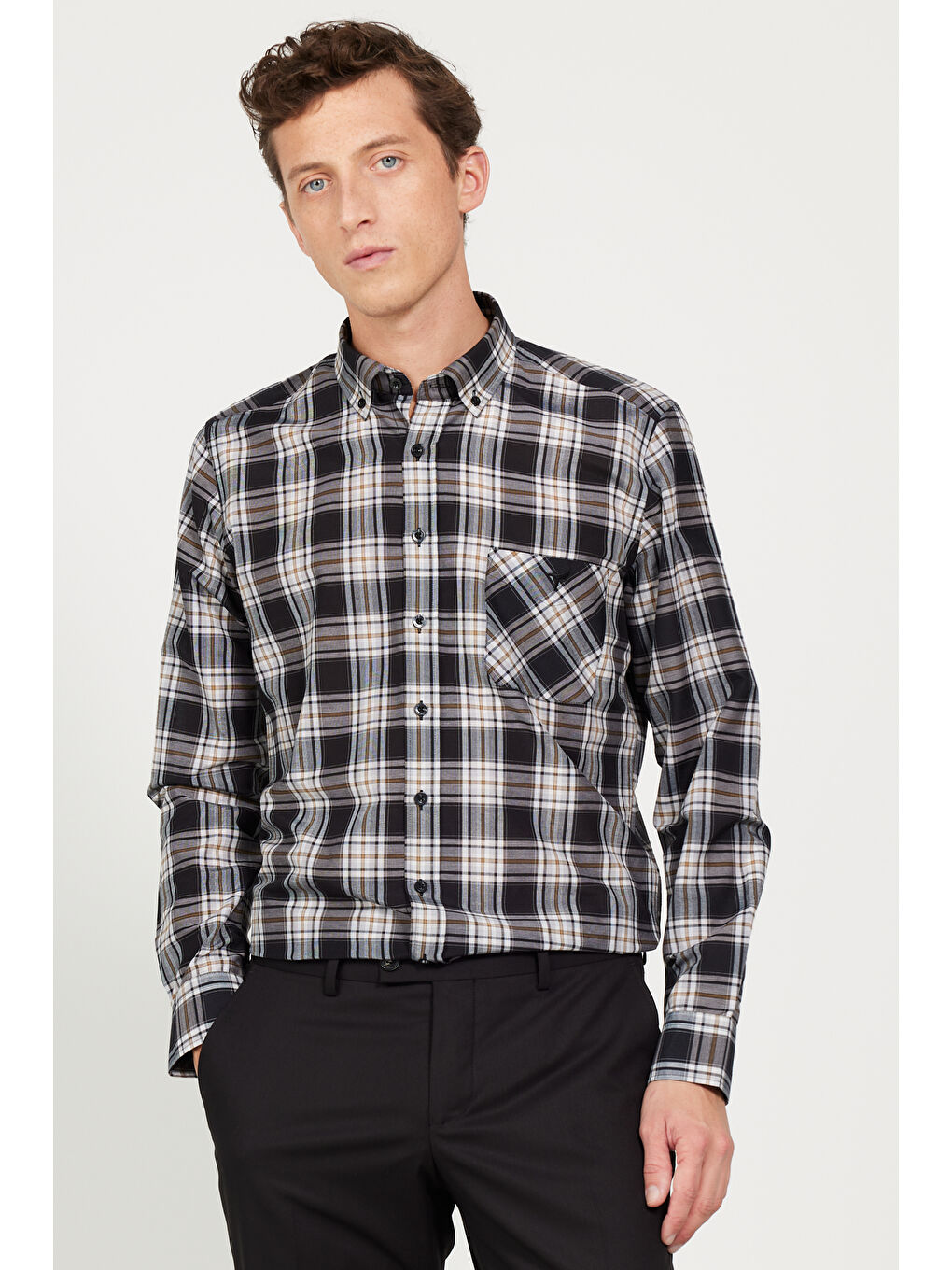 Erkek Siyah-Kahverengi Slim Fit Dar Kesim Düğmeli Yaka Pamuklu Gömlek