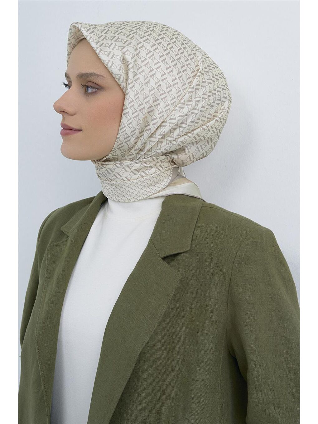 Ekru Saf İpek Sura Eşarp 9502D 80-3