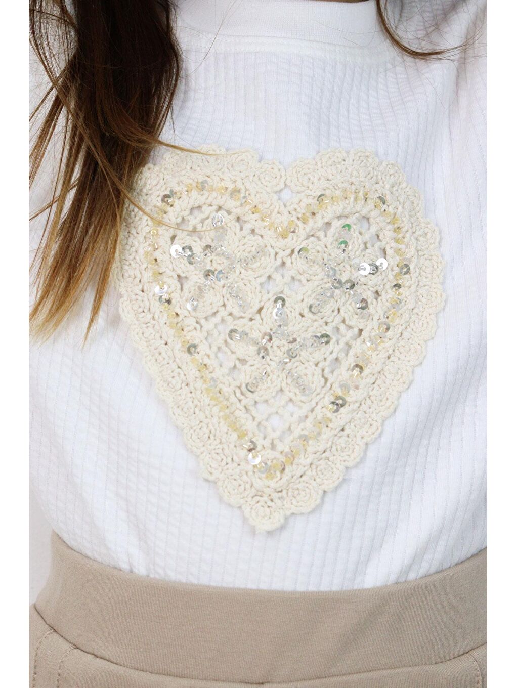 Kız Çocuk Uzun Kollu Tişört Dantel Aplike Kalp Armalı Pullu Ekru (4-8 Yaş)-2