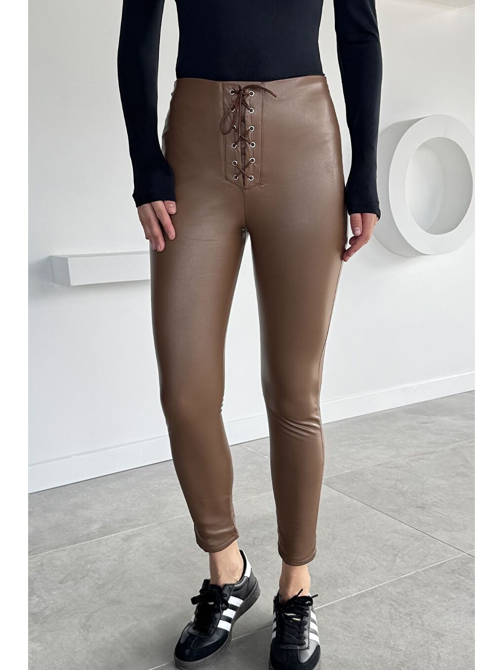 Kahverengi Kadın Şardonlu Bel Bağcıklı Detaylı Deri Tayt