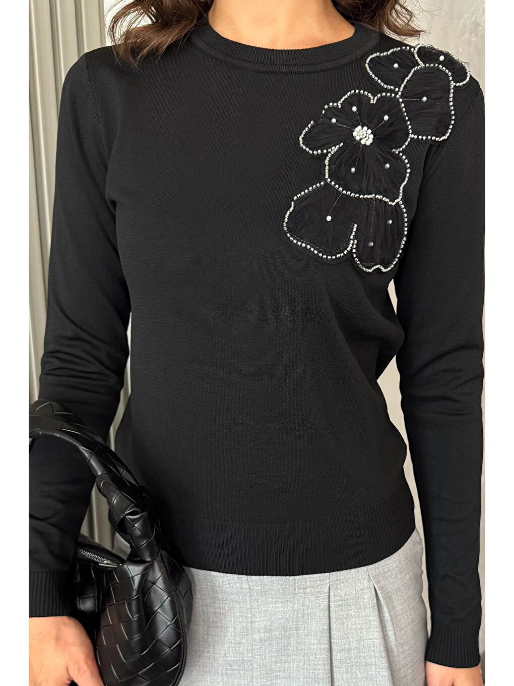 Siyah Kadın Bisiklet Yaka Çiçek Figürlü Triko Bluz-1