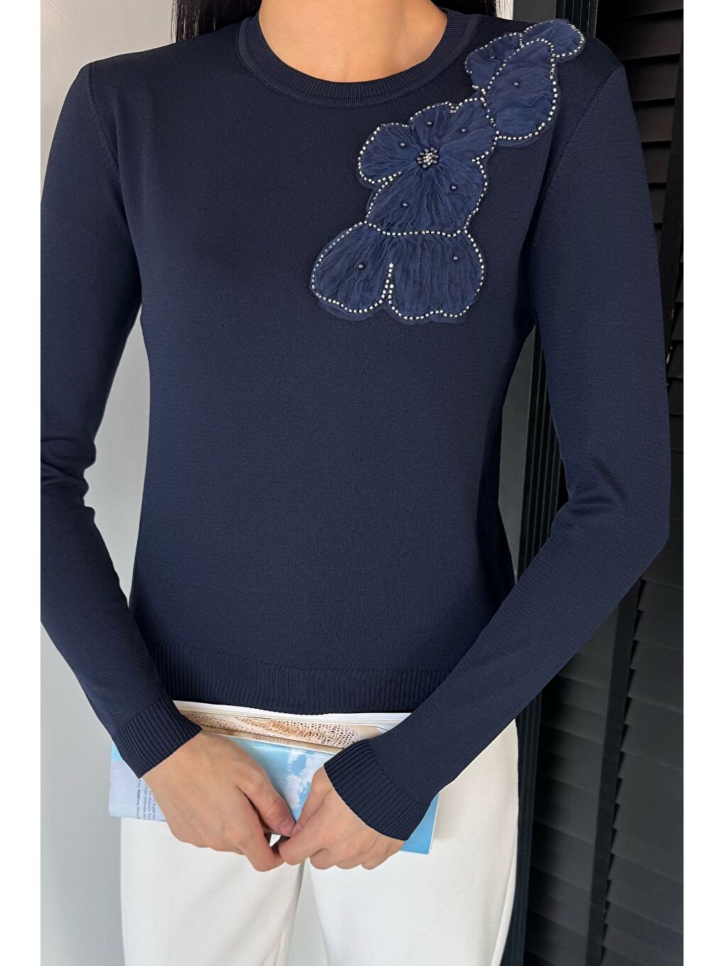Lacivert Kadın Bisiklet Yaka Çiçek Figürlü Triko Bluz-2
