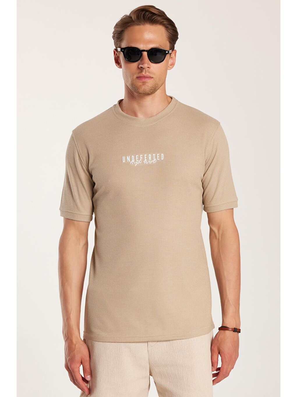 Bej Erkek Standart Fit Pamuklu Düz Basic Bisiklet Yaka Baskılı Taş Tişört