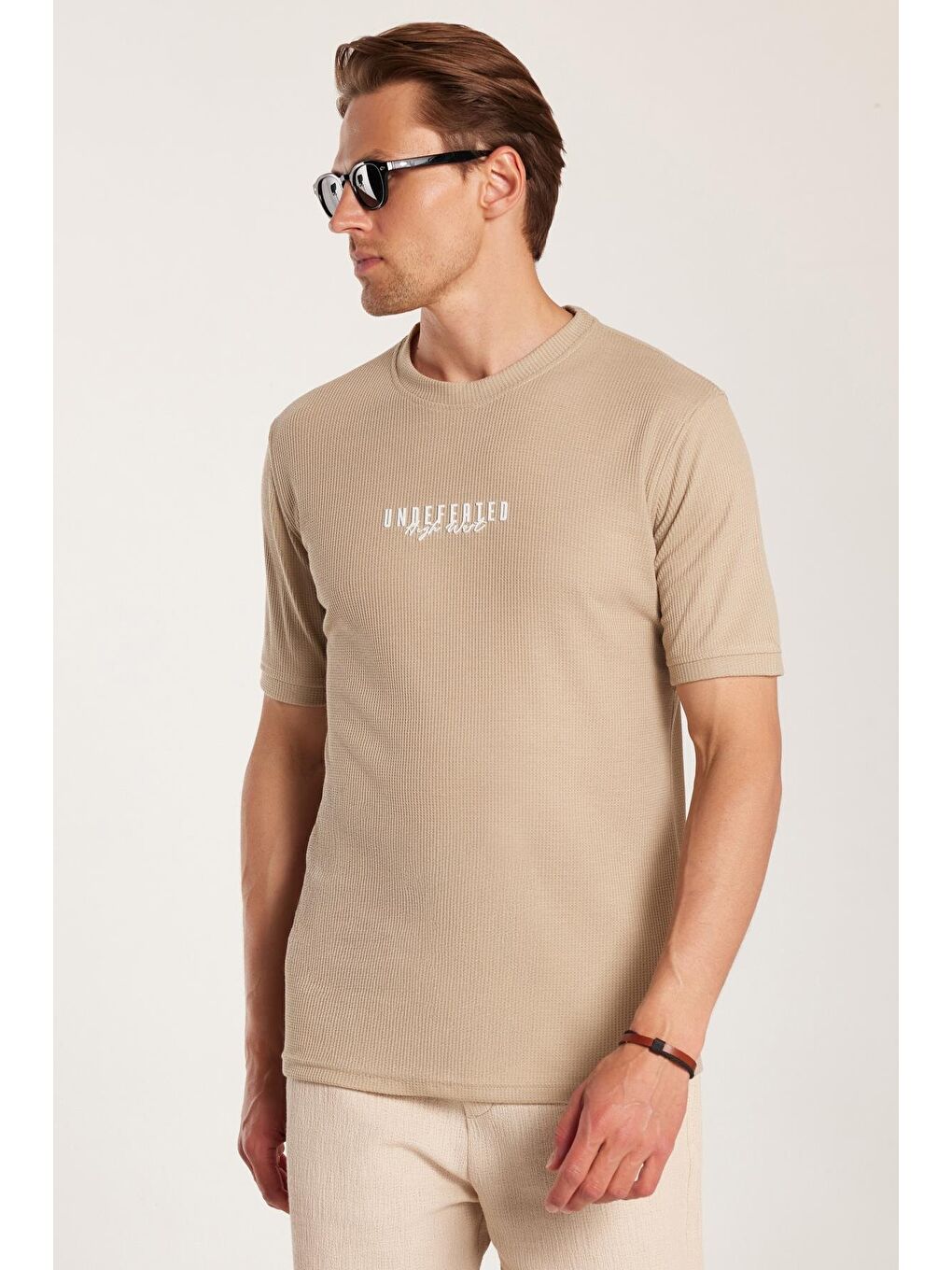 Bej Erkek Standart Fit Pamuklu Düz Basic Bisiklet Yaka Baskılı Taş Tişört-3