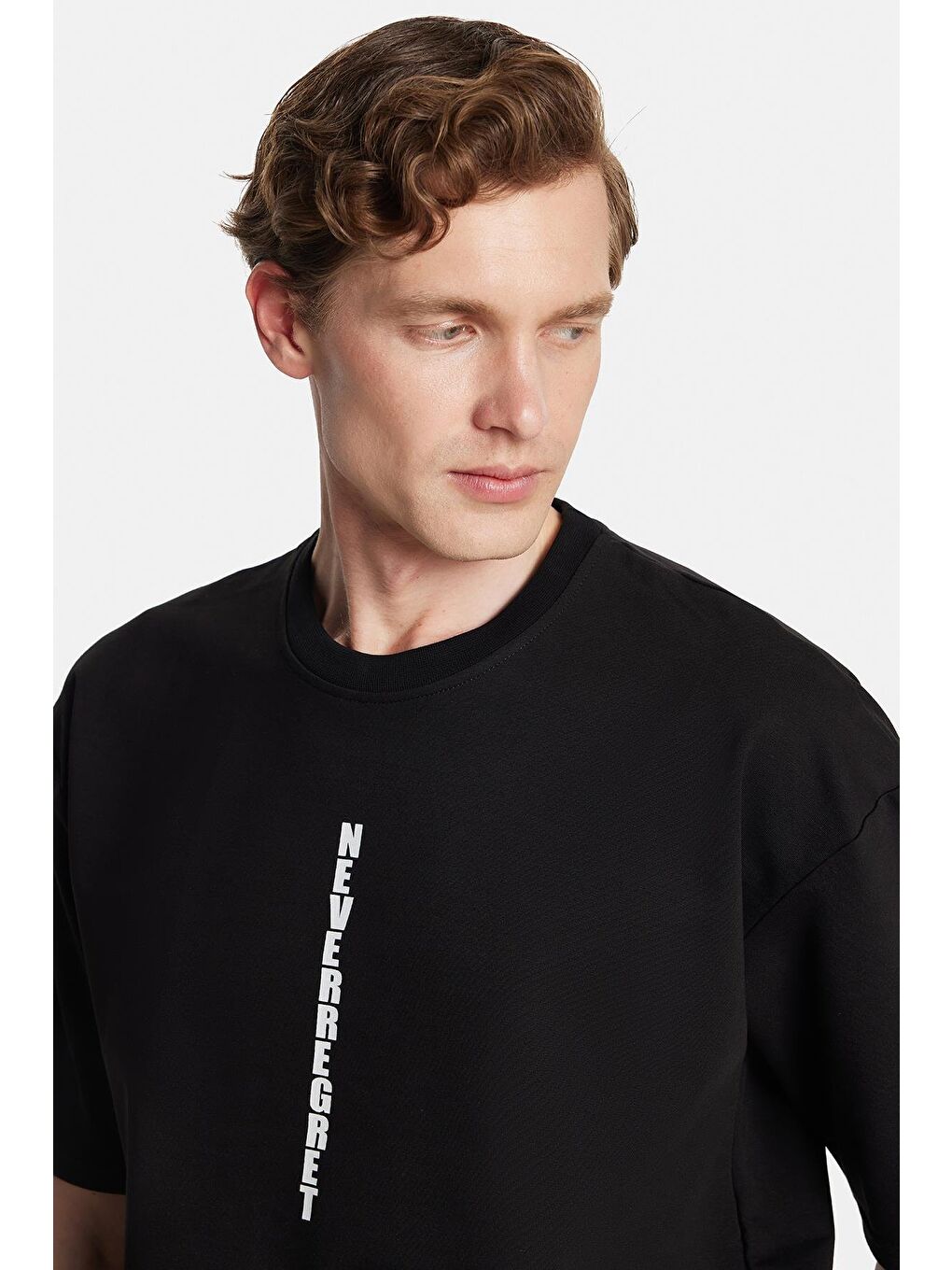 Erkek Oversize Geniş Kesim Pamuklu Baskılı Bisiklet Yaka Siyah Tişört-1