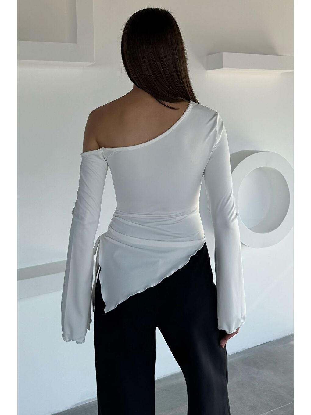 Ekru Bel Büzgülü Asimetrik Kesim Kadın Bluz-3