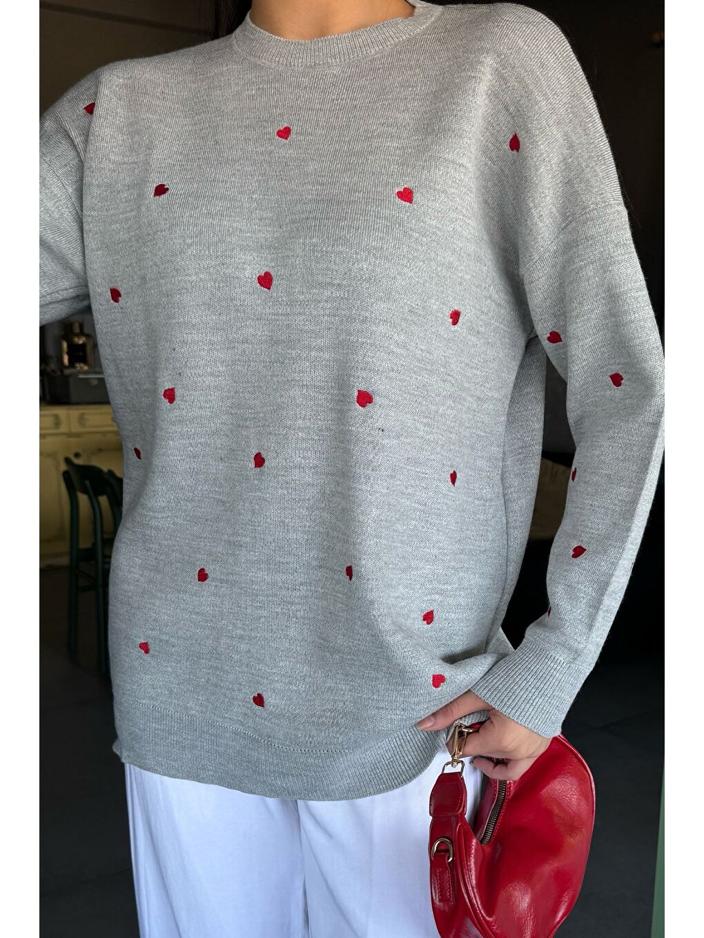 Gri Kadın Kalp Nakışlı Triko Kazak-1