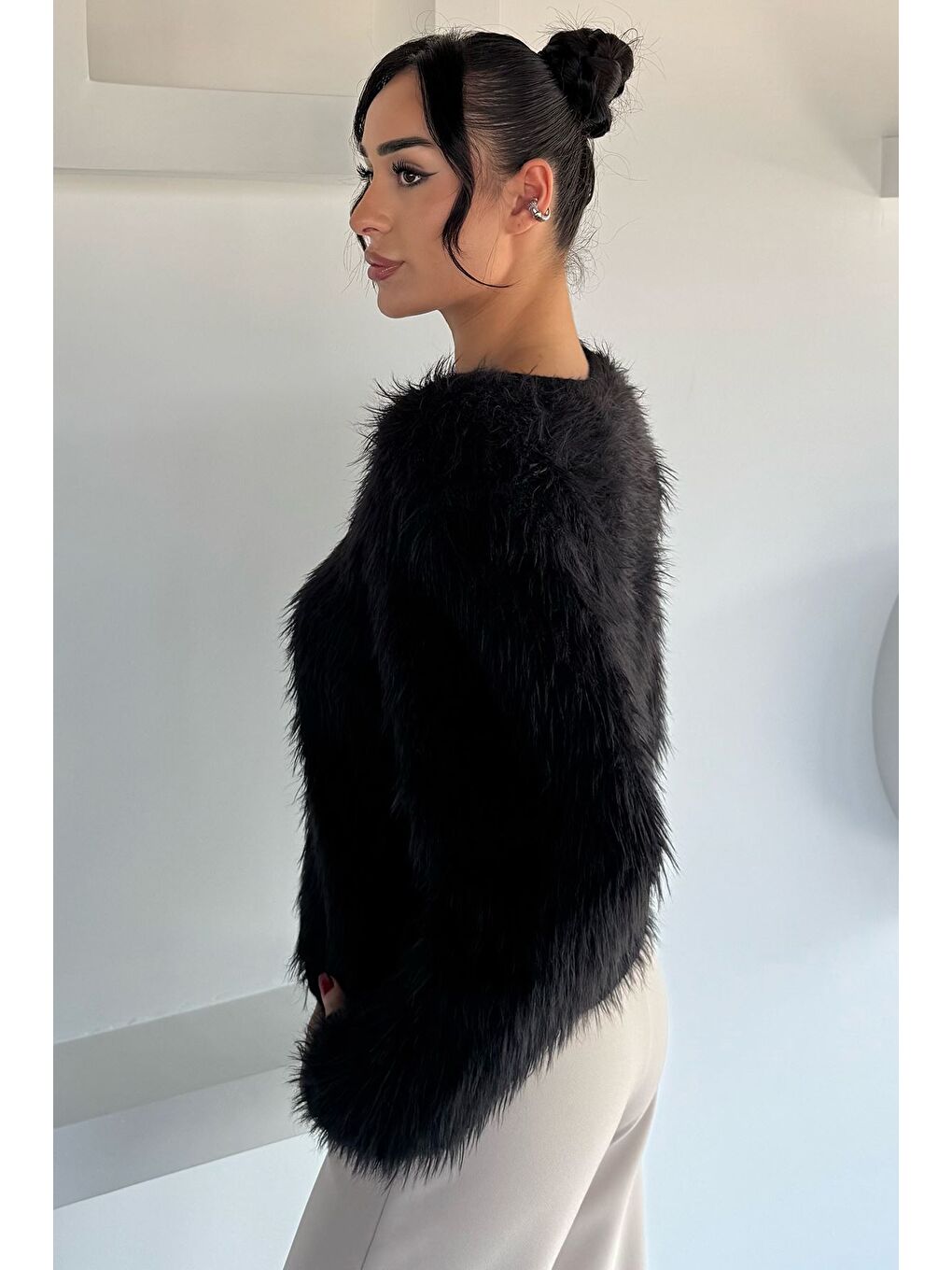 Siyah Kadın V Yaka Sakallı Yumoş Triko Bluz-3