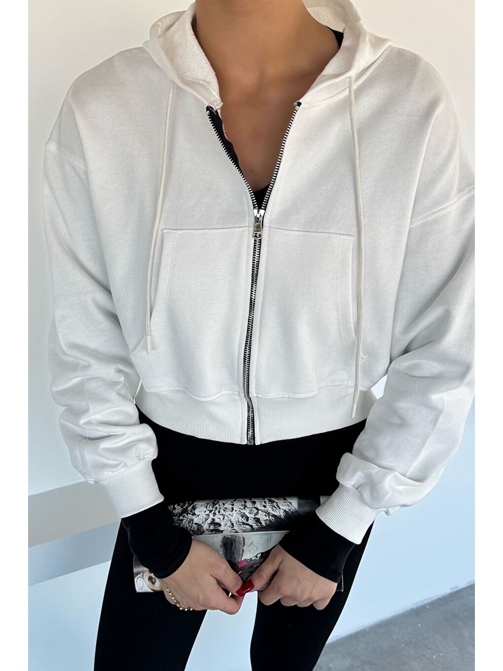 Ekru Kadın Ön Fermuarlı Kapüşonlu Çift Cepli Sweatshirt-1