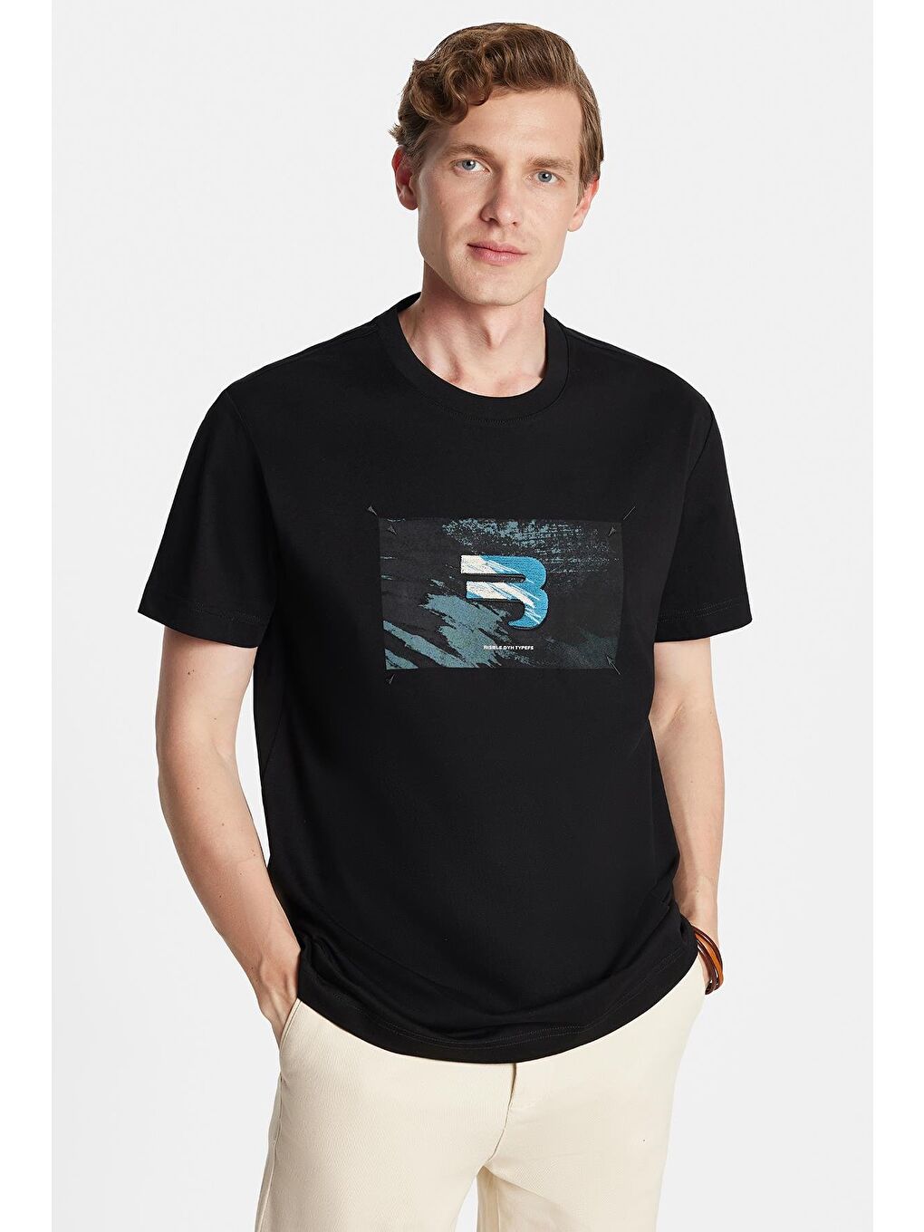 Relax Fit Rahat Kesim Pamuklu Ön Baskı Ve Nakış Detaylı Bisiklet Yaka Siyah Erkek Tişört