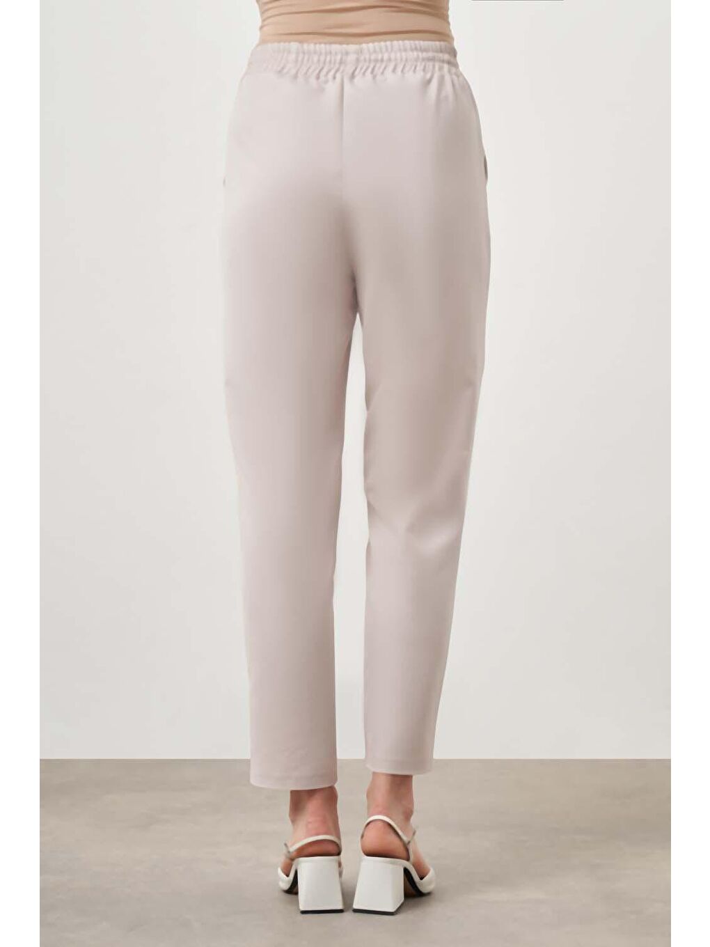 Beli Lastik Bağcıklı Bej Pantolon-2