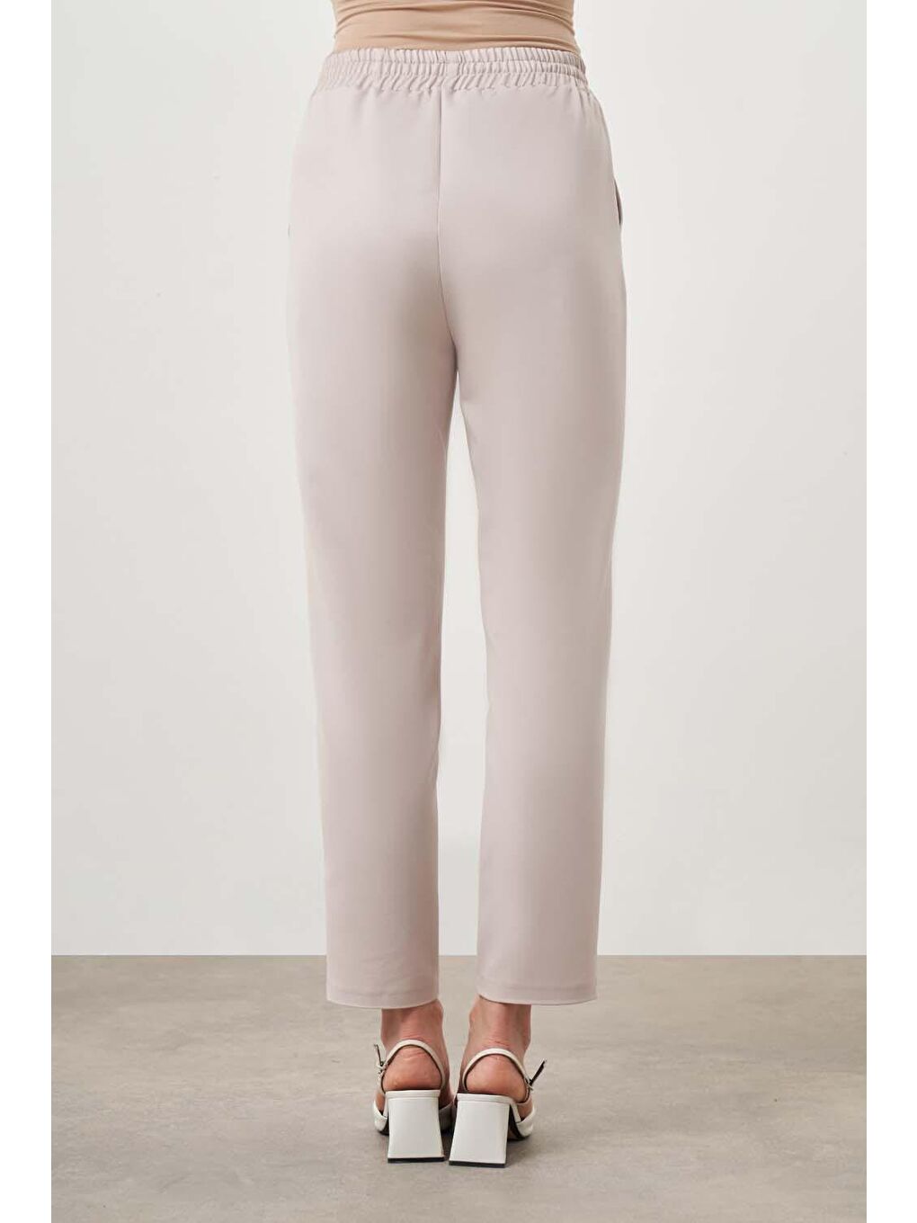 Beli Lastik Bağcıklı Bej Pantolon-3