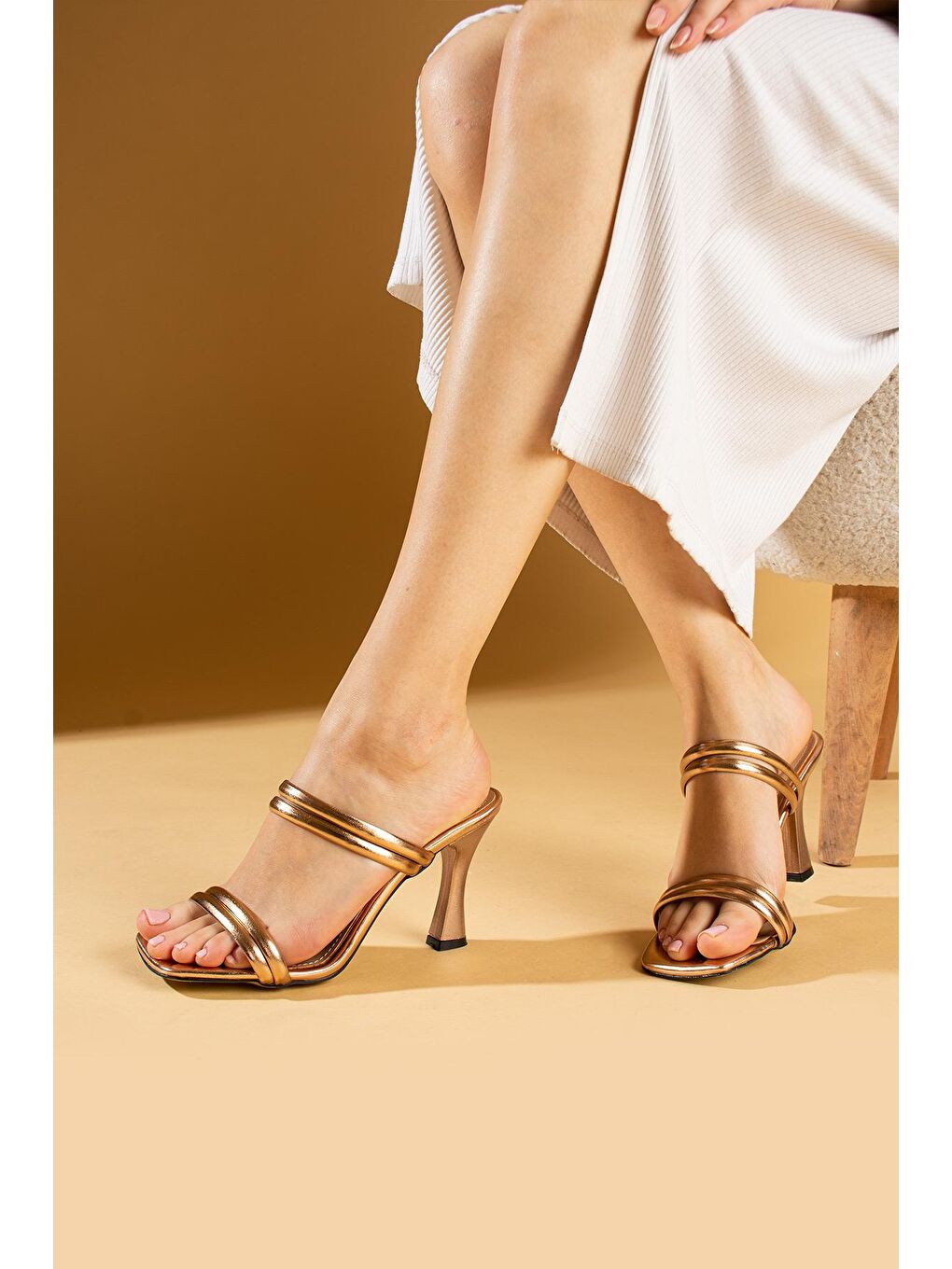 Turuncu Rahat Taban Bantlı Kadeh Topuklu Kadın Terlik 009-62-24-1